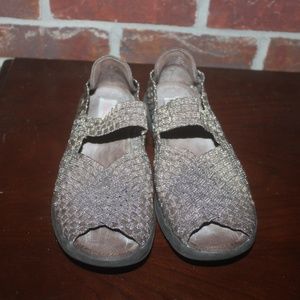 BareTraps Ivette Bronze Wedge Mary Jane stretch fabric rubber sole size 8M EUC…